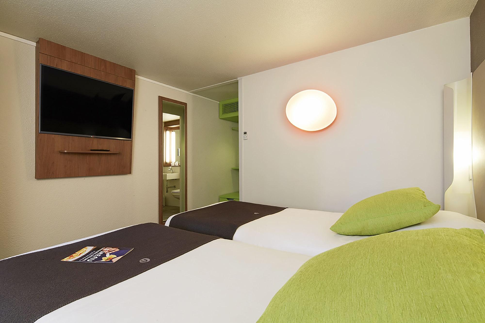 แคมปานิล ตูร์ ซุด ชอมเบร้ เล ตูร์ Hotel ช็องเบรย์-เล-ตูร์ ภายนอก รูปภาพ
