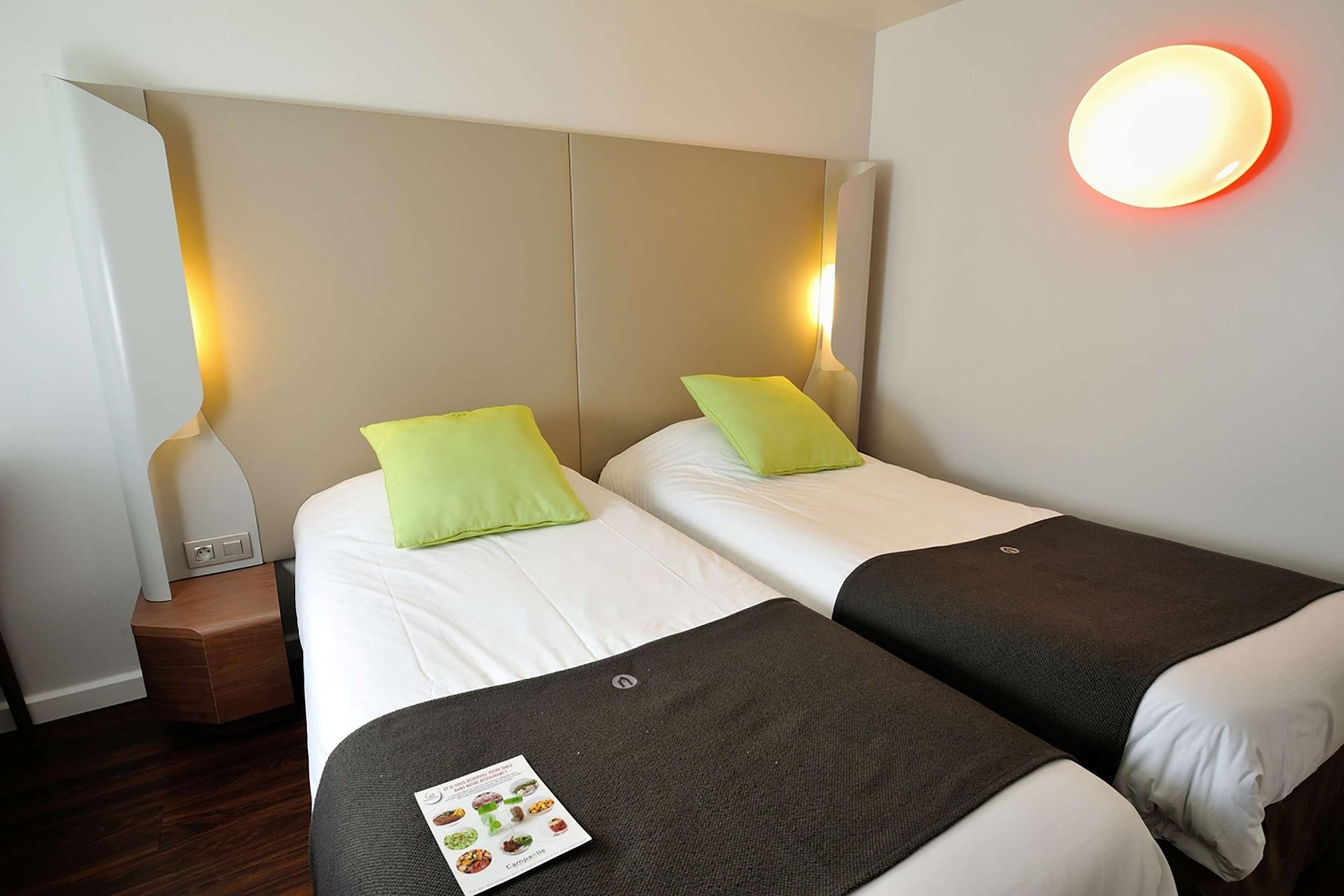 แคมปานิล ตูร์ ซุด ชอมเบร้ เล ตูร์ Hotel ช็องเบรย์-เล-ตูร์ ภายนอก รูปภาพ