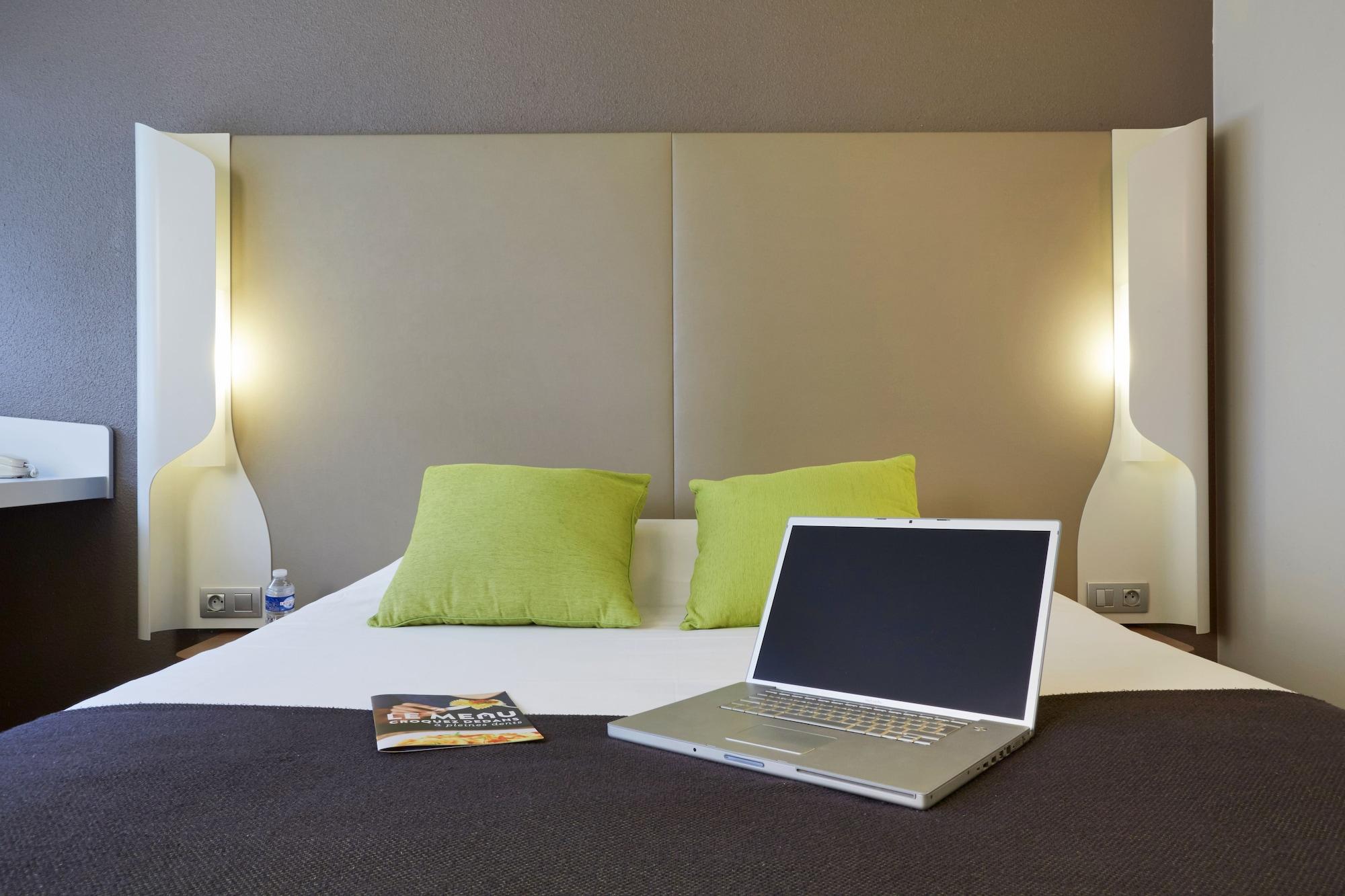 แคมปานิล ตูร์ ซุด ชอมเบร้ เล ตูร์ Hotel ช็องเบรย์-เล-ตูร์ ภายนอก รูปภาพ
