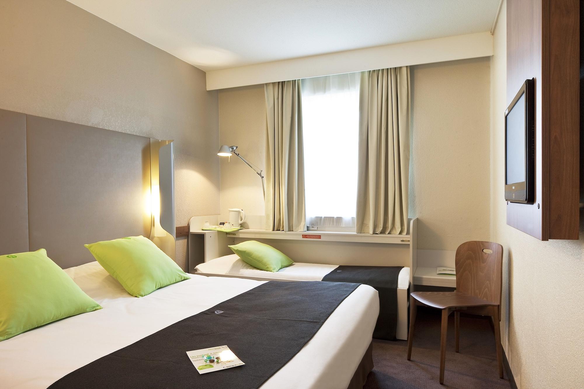 แคมปานิล ตูร์ ซุด ชอมเบร้ เล ตูร์ Hotel ช็องเบรย์-เล-ตูร์ ภายนอก รูปภาพ