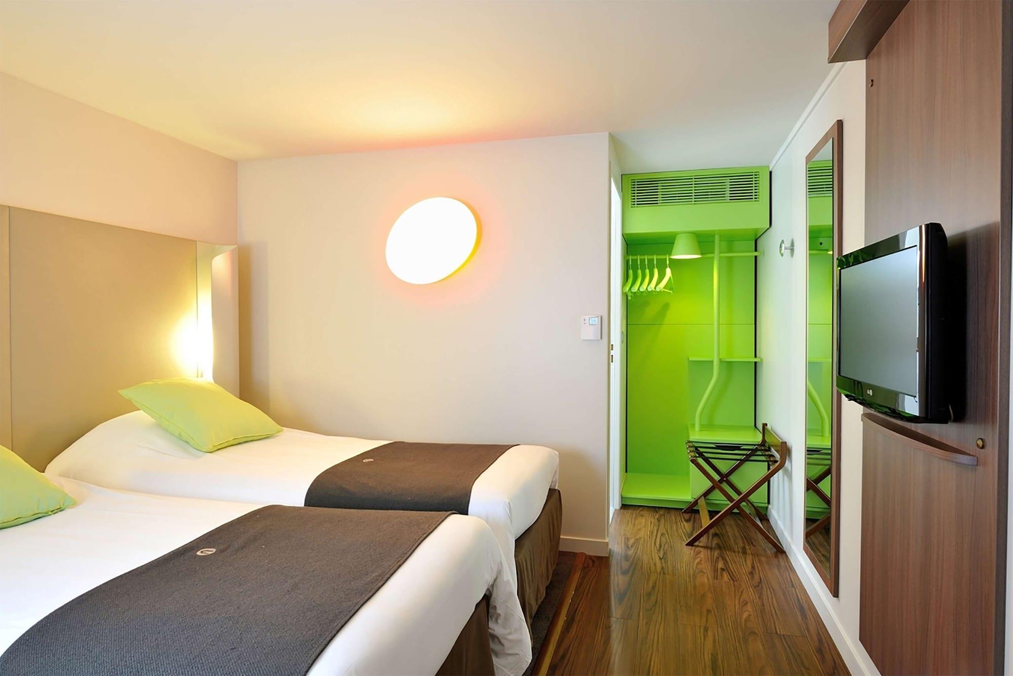 แคมปานิล ตูร์ ซุด ชอมเบร้ เล ตูร์ Hotel ช็องเบรย์-เล-ตูร์ ภายนอก รูปภาพ