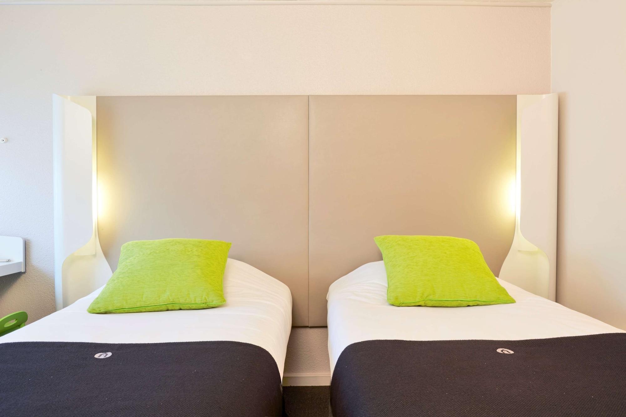แคมปานิล ตูร์ ซุด ชอมเบร้ เล ตูร์ Hotel ช็องเบรย์-เล-ตูร์ ภายนอก รูปภาพ