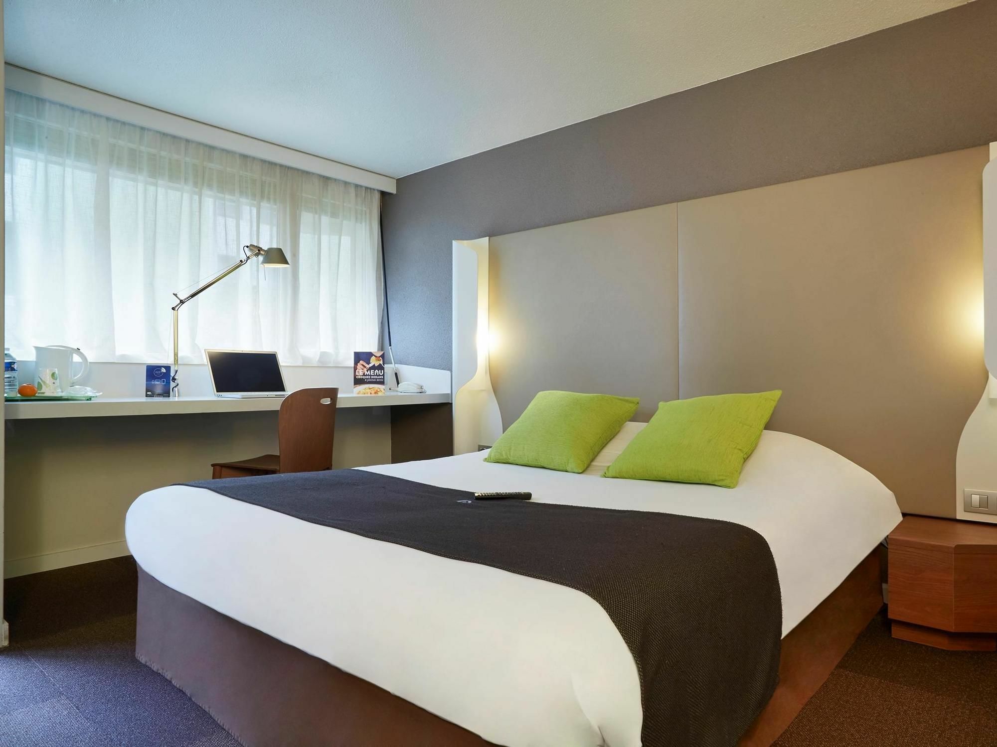 แคมปานิล ตูร์ ซุด ชอมเบร้ เล ตูร์ Hotel ช็องเบรย์-เล-ตูร์ ภายนอก รูปภาพ